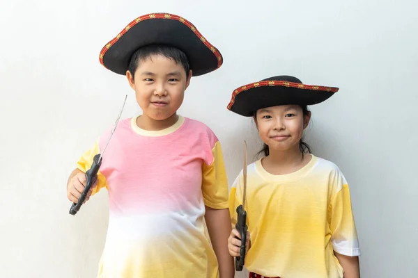 Asian Boy Girl Smiling Pirate Costume — Stock Photo, Image