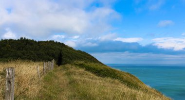 Bilinmeyene giden yol, güzel deniz manzaralı. Folkestone, Kent.
