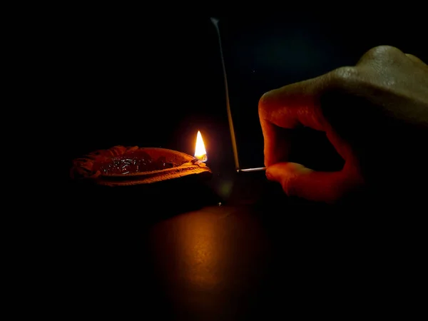 Lampa Olejna Oświetlona Jako Ofiara Dla Hinduizmu Kultu Selektywnym Ukierunkowaniem — Zdjęcie stockowe