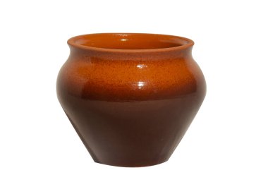 Fırında ve ocakta pişirmek için kil çömlek. Beyaz arkaplandaki izole nesne.