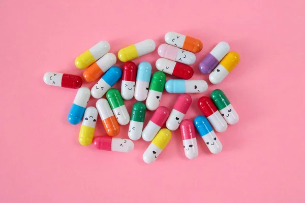 Beaucoup Pilules Souriantes Colorées Vue Près — Photo