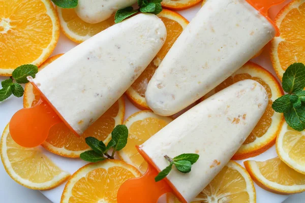 Paletas Naranja Natural Caseras Helado Con Menta Sobre Fondo Plato —  Fotos de Stock