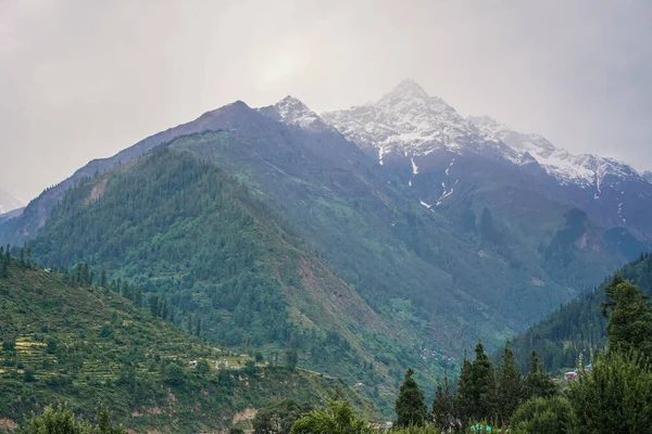 Stunning Mountain View Top Covered Snow Peak Clouds — Stock Photo, Image