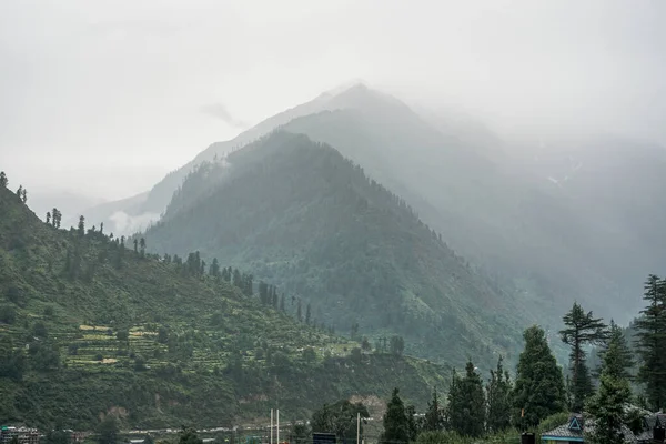 Berge Voller Nebel Und Wolken Wolken Über Berggipfeln — Stockfoto