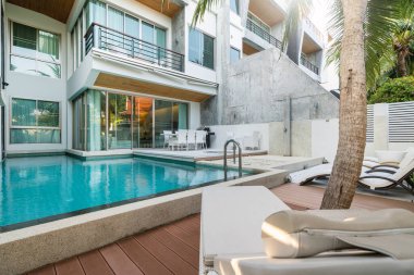 Dış tasarım havuz villa ve yüzme havuzu ev, ve hindistan cevizi ağacı ile ev