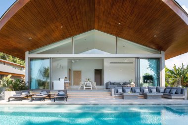 Bilardo villası, ev ve ev yapımı güneş yatağı ve sonsuz yüzme havuzu.