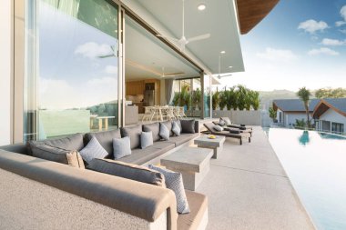 Havuz köşkünün iç ve dış tasarımı, ev ve ev yapımı güneş yatağı ve havuz terası yastığı.