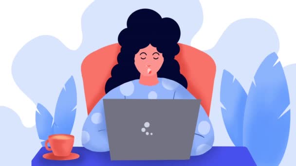 自宅での作業は 眠い女性が座って 睡眠服 コロナやCovid 19ウイルス保護の概念を身に着けているノートパソコンで作業し ウイルスの発生を克服し 白い背景にウイルス保護の概念は — ストック動画