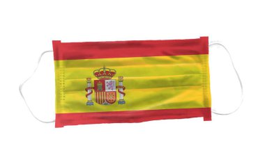 Beyaz arka planda İspanya bayrağı desenli tıbbi maske, korona ya da covid-19 virüsü için, virüsü önlemek için güvenli nefes alma maskeleri, sağlık koruma konsepti, ağzı ve burnunu kapamak, virüsü önlemek için.