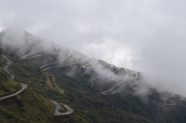 Doğu Sikkim 'de zigzag yolu