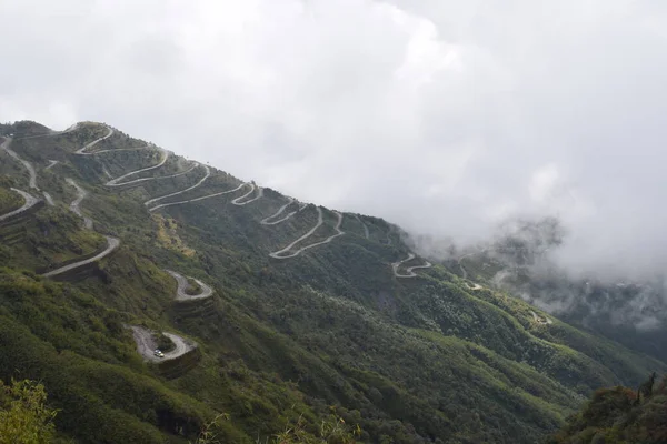 Zigzag Road East Sikkim — стоковое фото
