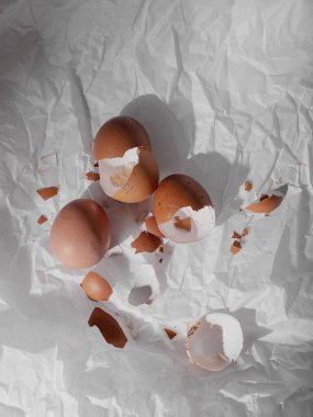 Kırık yumurtalar kırıktı.