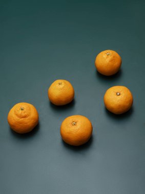 Masada portakal rengi mandalinalar var.