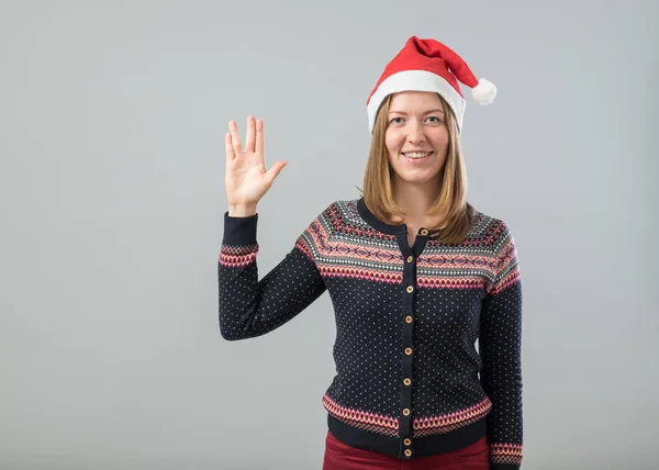 벌 컨의 경례를 보여주는 산타 모자를 착용 해 여자 — 스톡 사진