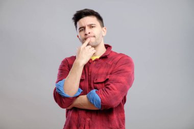 Genç hippi çocuk portresi