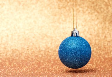 Glitter arka plan üzerinde Noel süsleri