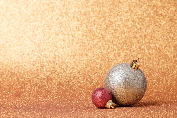 Composición navideña sobre fondo brillante — Foto de Stock