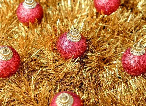 Vánoční sváteční dekorace, na barevné pozadí — Stock fotografie