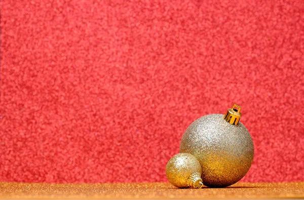 Weihnachtsdekoration auf glitzerndem Hintergrund — Stockfoto