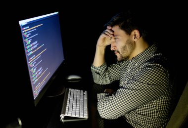 Ev ofis bilgisayarı ile vurguladı yazılım geliştirici