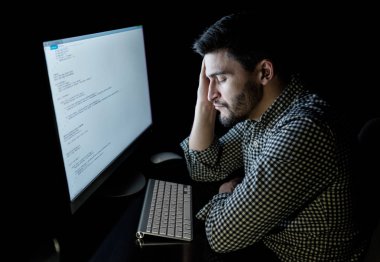 Ev ofis bilgisayarı ile vurguladı yazılım geliştirici