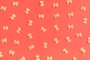 Farfalle makarna düz yatıyordu desen