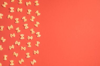 Farfalle makarna düz yatıyordu desen