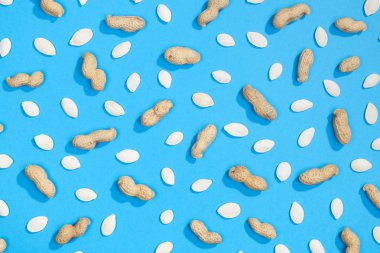 Fıstıklı ve kabak çekirdeği düz yatıyordu