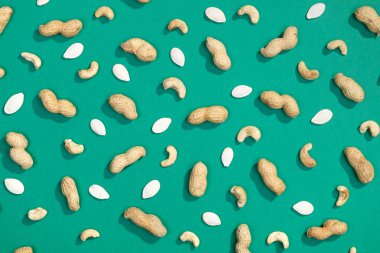 Lay düz fıstık, kabak çekirdeği ve kaju fıstığı