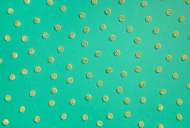 Rotelle makarna düz yatıyordu desen