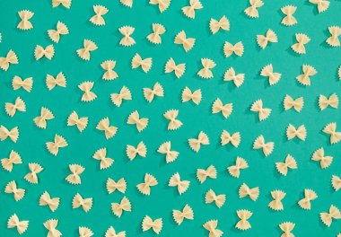 Farfalle makarna düz yatıyordu desen