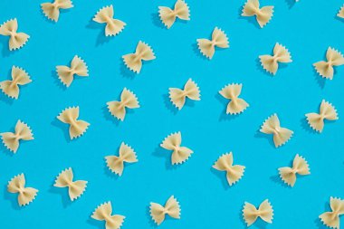 Farfalle makarna düz yatıyordu desen