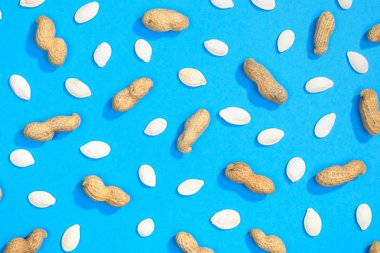 Fıstıklı ve kabak çekirdeği düz yatıyordu