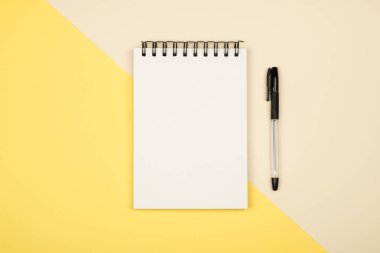 Boş Not Defteri sayfası ile yatıyordu resim paylamak