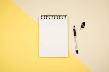 Boş Not Defteri sayfası ile yatıyordu resim paylamak