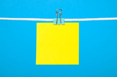 Boş sarı kağıt Not katarı