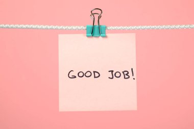 Pembe kağıt sayfaya metin iyi iş ile string