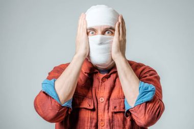 Yaralı adam portresi kapatın