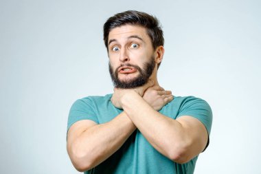 Depresif genç adam kendini boğulma