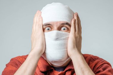 Yaralı adam portresi kapatın