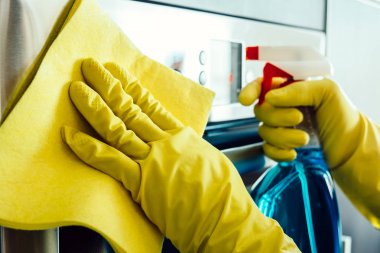 Man's taraftan buna eldiven fırın Temizleme bez ile