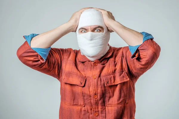 Yaralı adam portresi kapatın