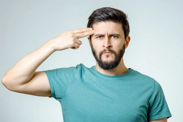 Depressiver junger Mann schießt sich in den Kopf — Stockfoto