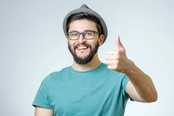 Homem feliz dando polegares para cima sinal — Fotografia de Stock