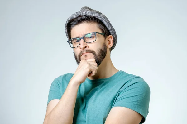 Retrato de um jovem homem sério — Fotografia de Stock