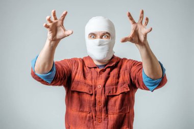 Kadar sargılı adam portresi