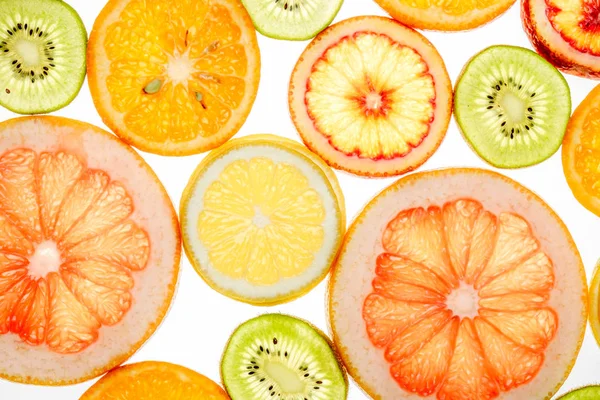 Krásné čerstvé krájené smíšené citrusových plodů jako pozadí — Stock fotografie