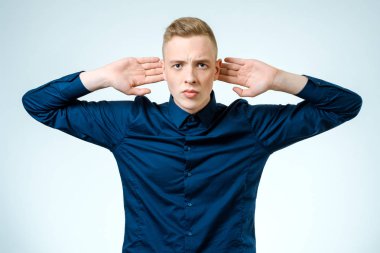 izole yakışıklı bir adam portresi