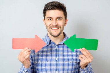 Adamla iki oklar sağ ve sol