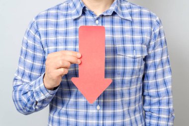 Adam için aşağı ok